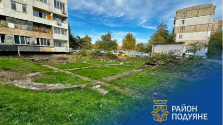 От вилата са останали части от основите, но пространството има потенциал