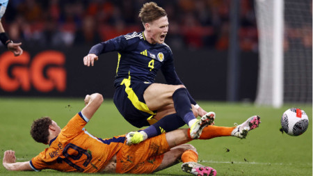 Момент от мача Нидерландия - Шотландия.
