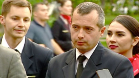 Награждаване на пилотите Дамир Юсупов (в средата) и Георги Мурзин (в ляво) със звание 