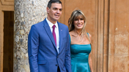 Испанският премиер Педро Санчес със съпругата си Бегоня Гомес.