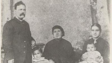 Стефан Баев със семейството си