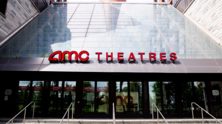 Изпълнителният директор на AMC Entertainment Holdings Inc Адам Арън заяви