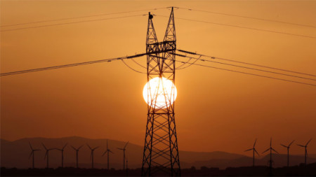 Разширяването на европейския пазар на ток към България започва днес
