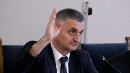 Председателят на комисията по транспорт и съобщения Кирил Добрев.