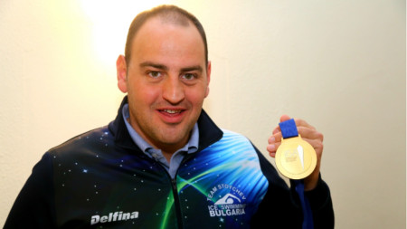 Петар Стојчев са златном медаљом са такмичења у  Мурманску