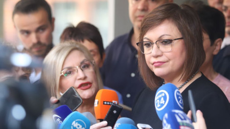 Корнелия Нинова говори след Националния съвет на БСП, който реши да се направи опит да се изпълни третия мандат за съставяне на правителство, 26 юли 2022 г.