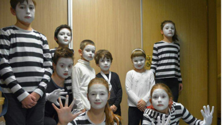 Детската школа за пантомима 