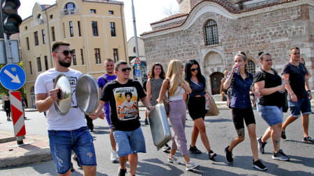 Протест на собственици и служители в заведения в Пловдив, 11 август 2021 г.