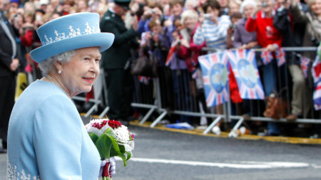 Юни 2012 г. - кралица Елизабет II отбелязва 60 г. на трона.