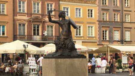 Статуята на русалката във Варшава