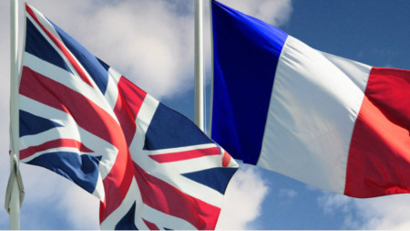 Британското правителство обмисля да премахне ограниченията за пътуване от Франция