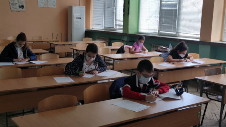 25 ученици от Средно училище Вела Благоева във Велико Търново