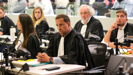 Адвокати в съдебната зала по време на делото за терористичния акт в Брюксел в сградата Justitia в белгийската столица, 25 юли 2023 г.