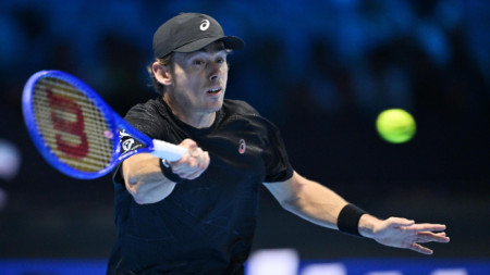 Алекс де Минор записа първа победа на финали на АТР при второто си участие.