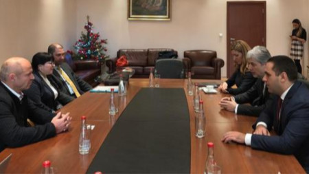 Трима министри - Нено Димов, Николина Ангелкова и  Емил Караниколов на срещата с  Марк Жирардели