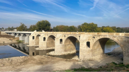 Мостът на Кольо Фичето в гр. Бяла откъдето стартира двудневния воден маршрут