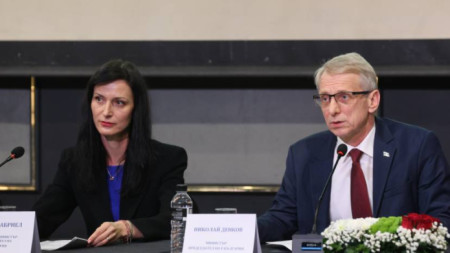Kryeministri Denkov dhe zëvendëskryeministrja Maria Gabriel