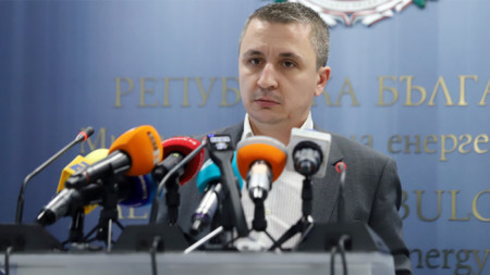 Министърът на енергетиката Александър Николов отхвърли твърденията на партия ГЕРБ
