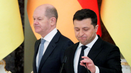 Канцлерът на Германия Олаф Шолц (вляво) и президентът на Украйна Володомир Зеленски - Киев, 14 февруари 2022