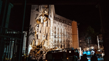 Илюстративна снимка - административна сграда, полуразрушена след обстрел, Днипро, Централна Украйна, 28 юли 2023 г.