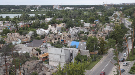 Последици от обстрела на жилищен район на Ирпин край Киев, който сега е под контрола на Украйна, 9 август 2022 г.