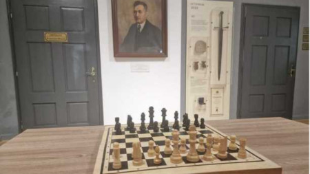 Музеят в Попово показва първия шах на Нургюл Салимова