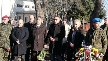 В Русе се състоя панихидата в памет на офицерски кандидат Антон Петров, който загина преди 15 години при атентата срещу българската база в Кербала, Ирак.