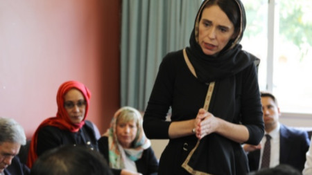 Новозеландският премиер Джасинда Ардърн се среща с представители на мюсюлманите