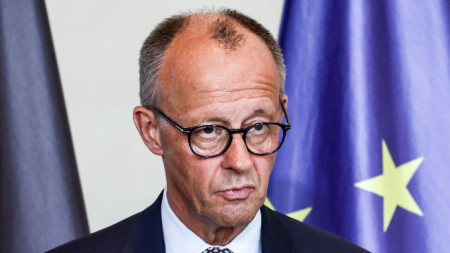 Германският канцлер Мерц на пресконференцията с украинския президент Зеленски след видеоразговора с други държавни глави преди срещата на върха между лидерите на САЩ и Русия, Берлин, Германия, 13 август 2025 г.
