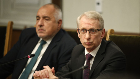Лидерът на ГЕРБ Бойко Борисов (вляво) и министър-председателят Николай Денков