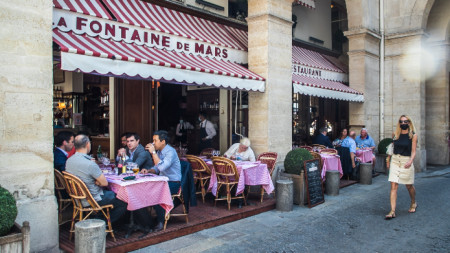 Френският парламент одобри закон който прави задължителна ваксинацията за медицинския