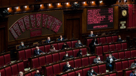 Вот в италианския парламент.