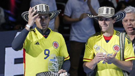След мача Рафа и Каспер позираха във фланелки на колумбийския национален отбор и сомбрера.