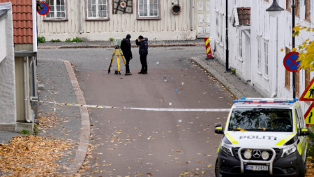 Според норвежките власти нападението снощи при което загинаха петима души