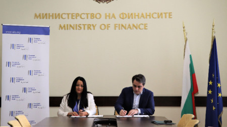 Финансовият министър Асен Василев и вицепрезидентът на ЕИБ Лиляна Павлова подписаха меморандум за разбирателство за подобряване усвояването на средствата от ЕС