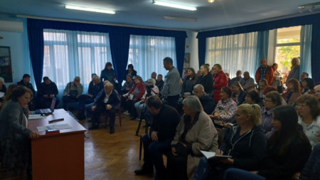 Десетки домоуправители дойдоха на срещата в Общината за разясняване на условията за кандидатстване за финансиране за саниране на жилища