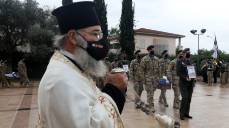 Неваксинираните срещу коранавирус духовници в Кипър няма да продължат да