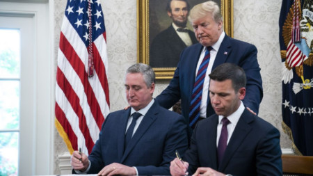 Подписването на споразумението в Овалния кабинет на Белия дом