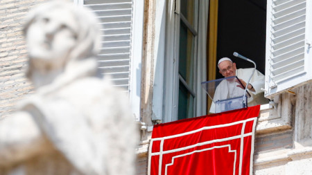 Папа Франциск води молитвата 