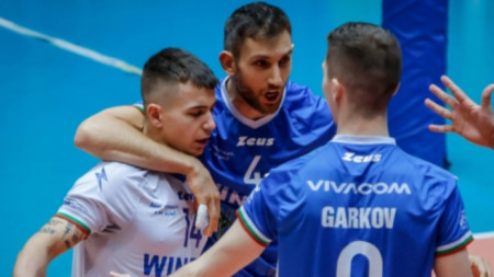 Волейболистите на Левски спечелиха дербито с Нефтохимик в Бургас