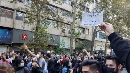 Протест в Иран заради смъртта на Махса Амини