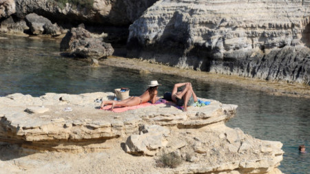 Два плана са разработени специално за жизненоважния за Кипър туризъм.