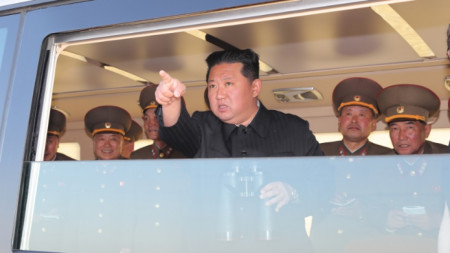 Северна Корея е изстреляла две ракети от източното си крайбрежие