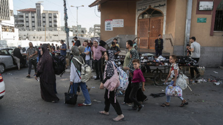 Евакуация на цивилни палестинци от Газа