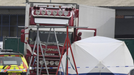 Камионът, в който бяха открити телата на 39 мигранти
