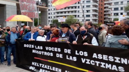 С шествия в различни испански градове роднини на жертвите на
