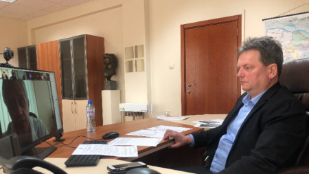 Областният оперативен щаб във Враца, председателстван от областния управител Стефан Красимиров, проведе заседание в електронна среда.