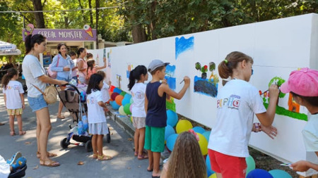 Децата на Варна рисуват