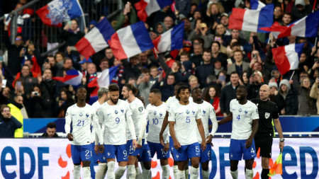 Франция започна с 4:0 срещу Нидерландия.