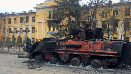 Унищожен украински БТР в Харков, 28 февруари 2022 г.